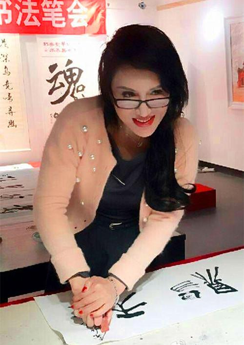女书家钱晓慧专职书法教学三十年人美艳字如何