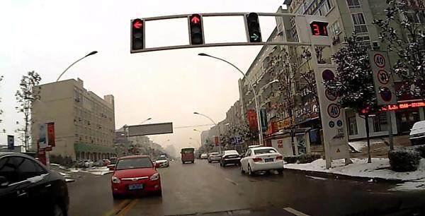 为何老司机会比新手强？他们能看见新手看不见的东西