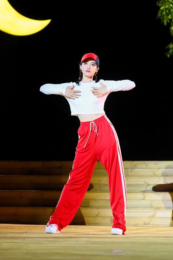 宋茜和沈梦辰一起跳舞 不得不说宋茜跳舞时气场满分