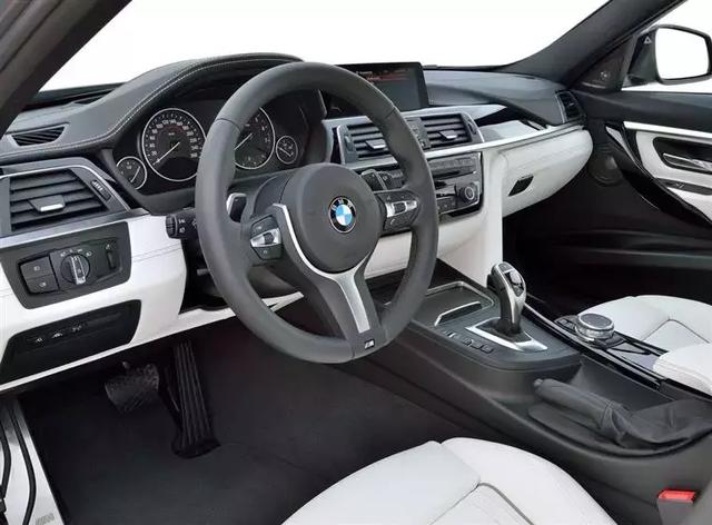 30万总在这两款运动轿车纠结，该怎么选？答案在这