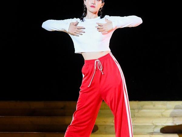 宋茜和沈梦辰一起跳舞 不得不说宋茜跳舞时气