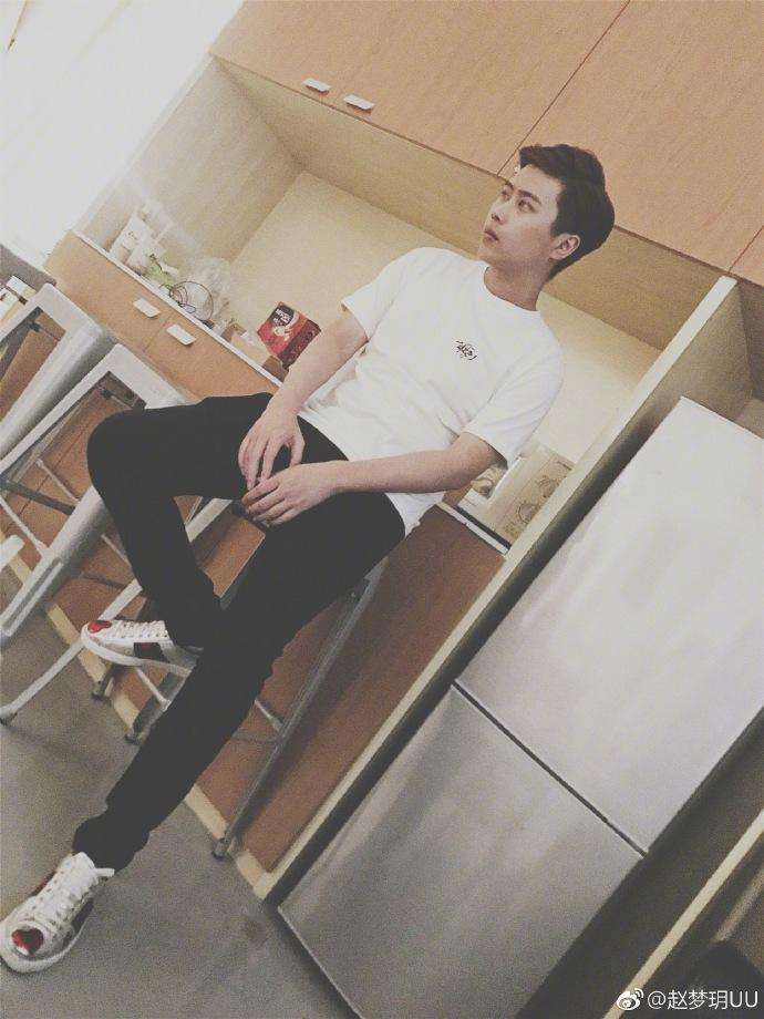 lol主播卢本伟重做归来,uu感慨:帅的让我无法相认