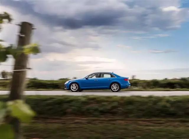 30万总在这两款运动轿车纠结，该怎么选？答案在这