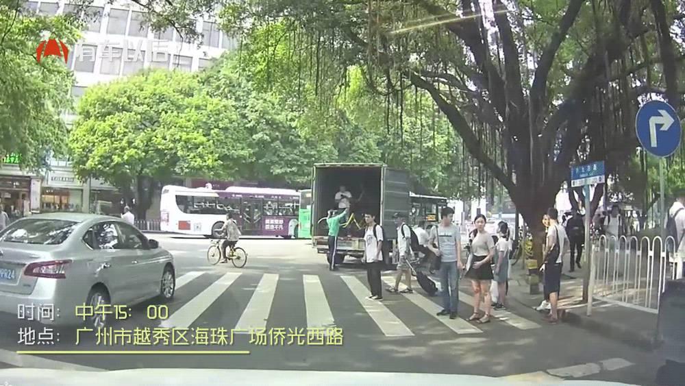 开车不礼让行人，扣3分、罚款200！司机们怕了吗？