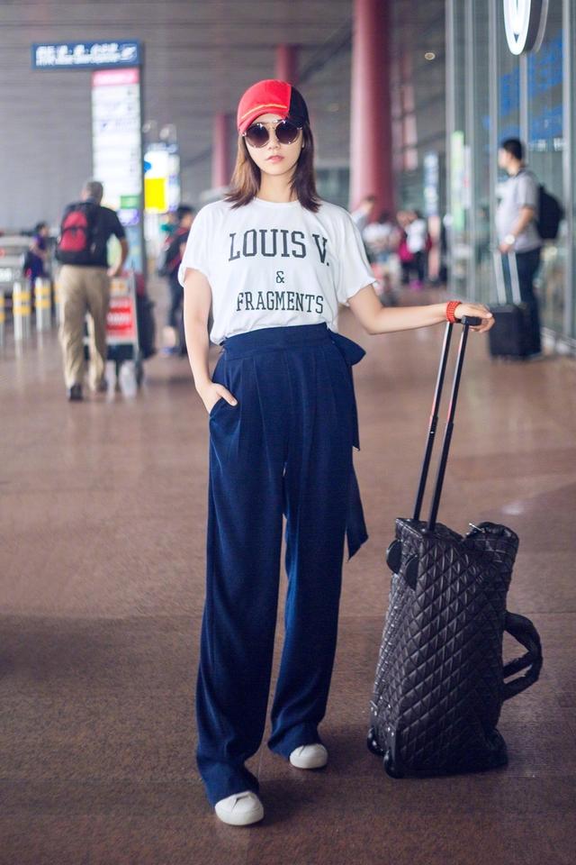 刘芸潮范儿现身，阔腿长裤原来要这么搭