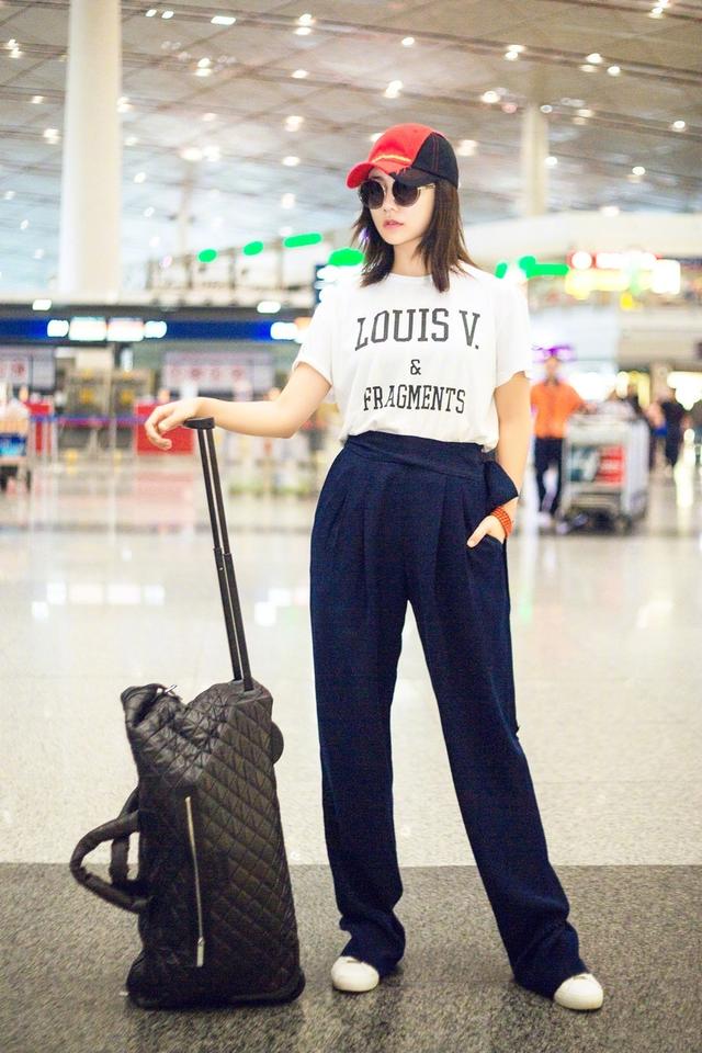 刘芸潮范儿现身，阔腿长裤原来要这么搭