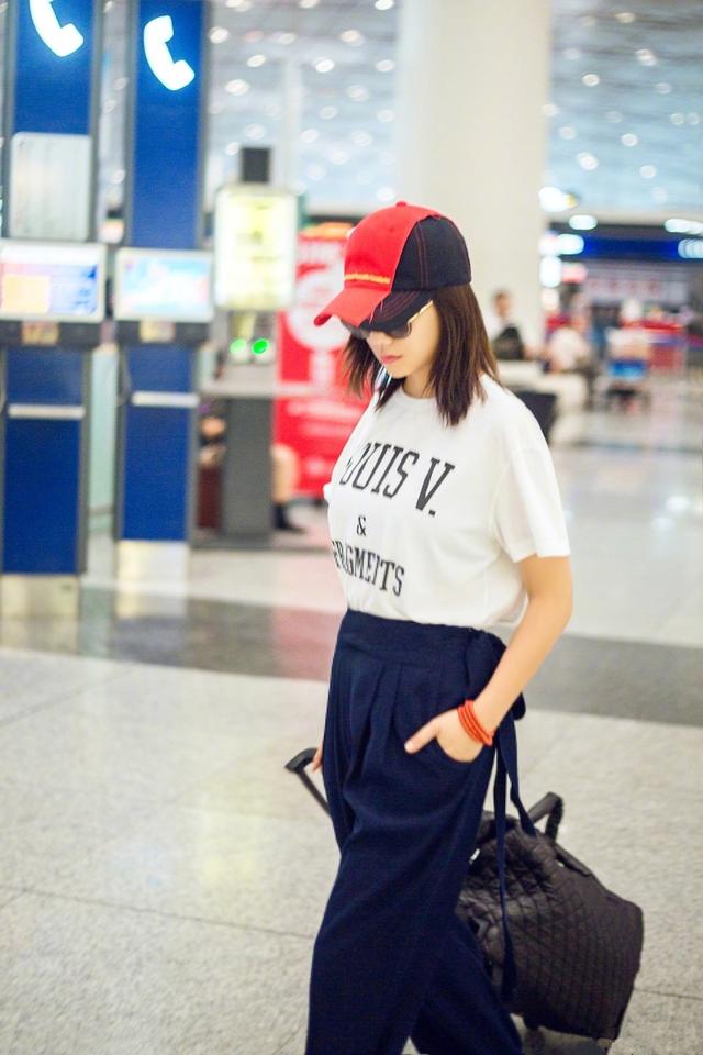 刘芸潮范儿现身，阔腿长裤原来要这么搭