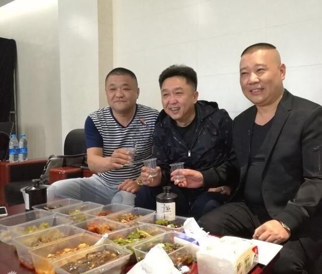 明星吃饭浪费十几个菜成标配首富王健林菜饭亮了