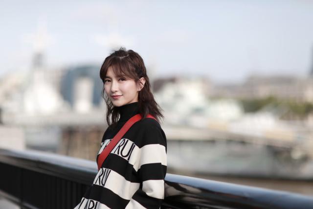 江疏影学谭松韵弄空气刘海,网友:不好看还老了