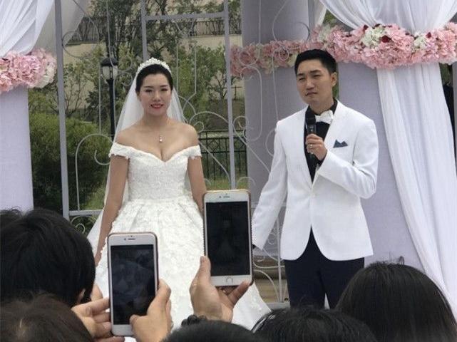 李晓霞婚礼现明星大腕,许昕王皓出席丁宁刘诗雯亮相