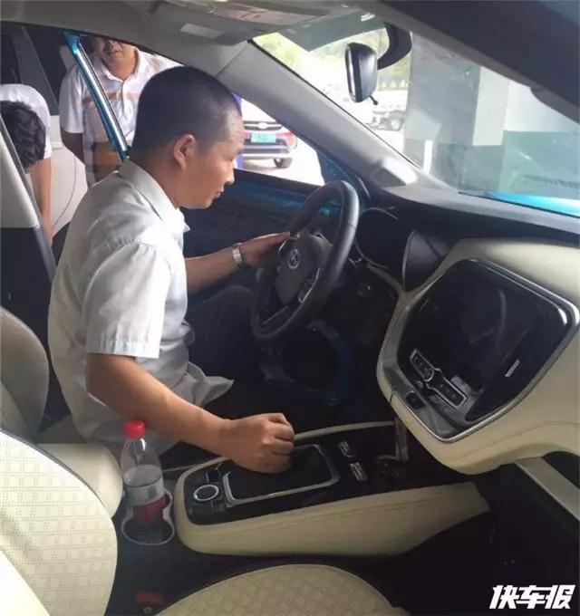 开瑞全新7座SUV,这内饰真够独特
