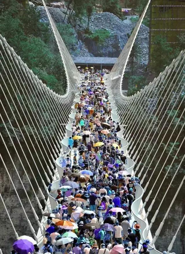 定了,广东第一龙川玻璃栈道十一开放!广州出发43.