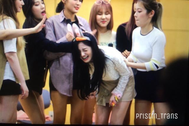 周洁琼被排挤 很努力的中国姑娘希望能被温柔对待