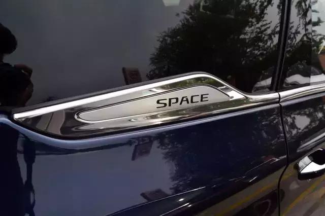 家用MPV的超级搅局者 比亚迪宋MAX售价10万