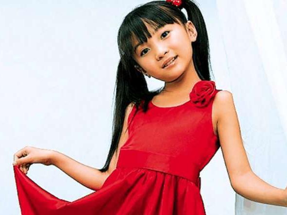 林妙在08年北京奥运会开幕上唱歌唱祖国.