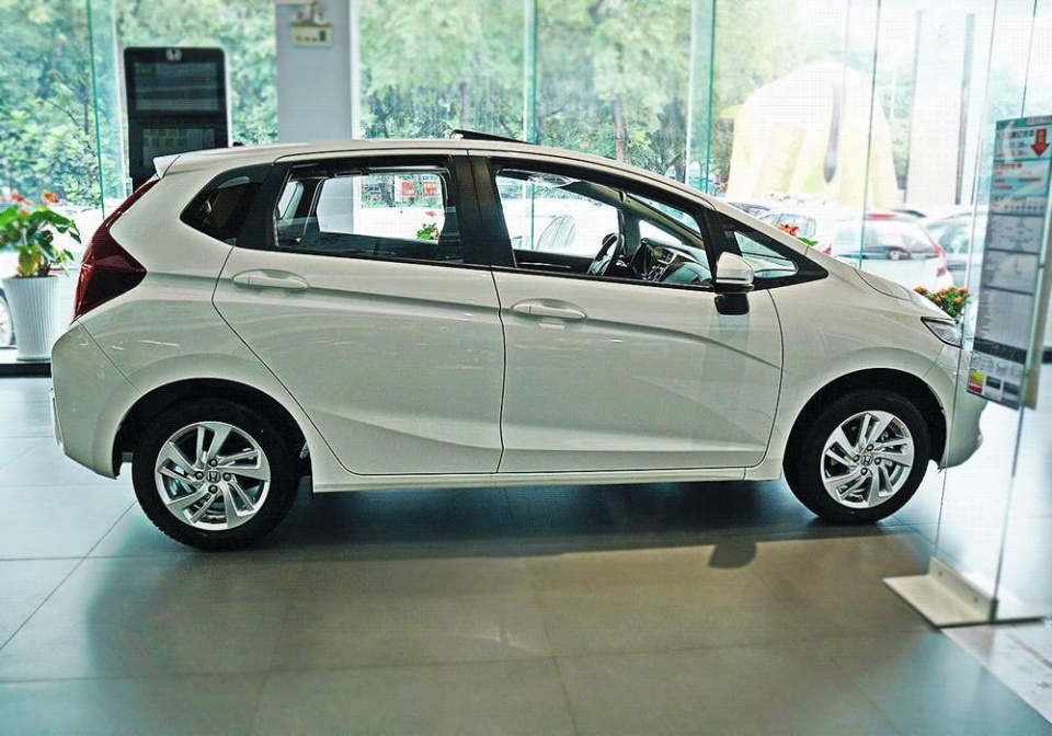 耐操省油动力好！这款平民超跑，月入5000就能买！