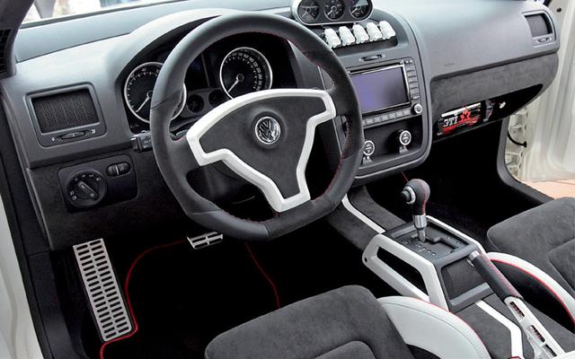 这台高尔夫，油耗20以上，但GT-R都看不到它尾灯