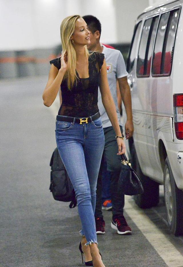 瓦尔加新造型亮相!中超最美女友,美艳不可方物