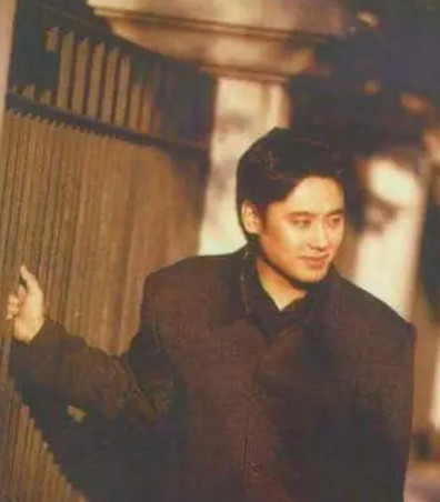 我们来分析下,干净少年杨洋为什么被黑成油腻