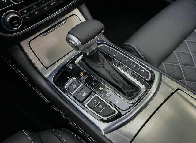 政府新一代专用车，2.0T配实木，仅14万力压合资车