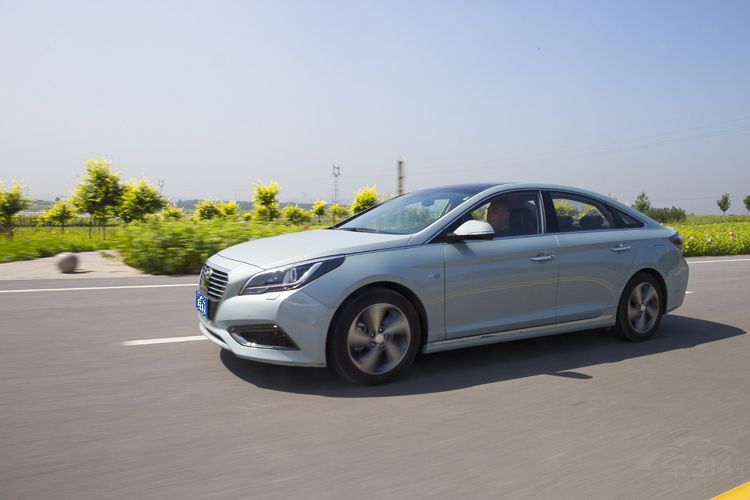 省油又方便 试驾北京现代索纳塔九混动版