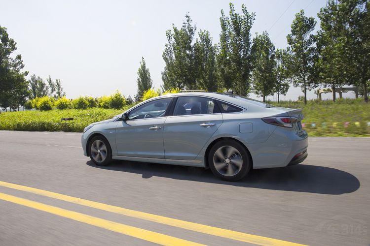 省油又方便 试驾北京现代索纳塔九混动版