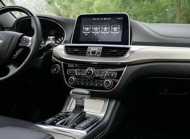 政府新一代专用车，2.0T配实木，仅14万力压合资车