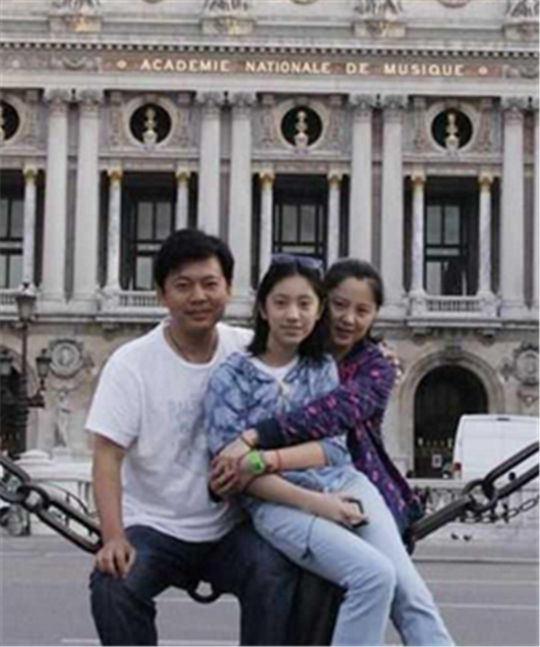 被人直呼角色名,承包贪官角色,一家三口羡煞旁人