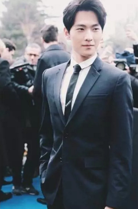 我们来分析下,干净少年杨洋为什么被黑成油腻