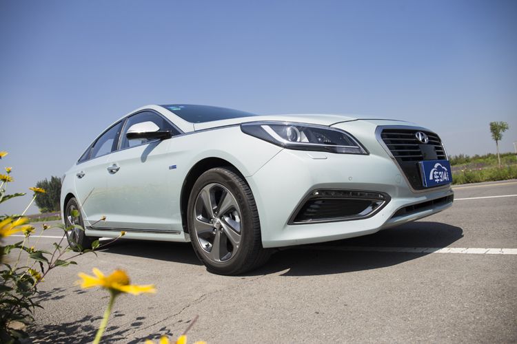 省油又方便 试驾北京现代索纳塔九混动版