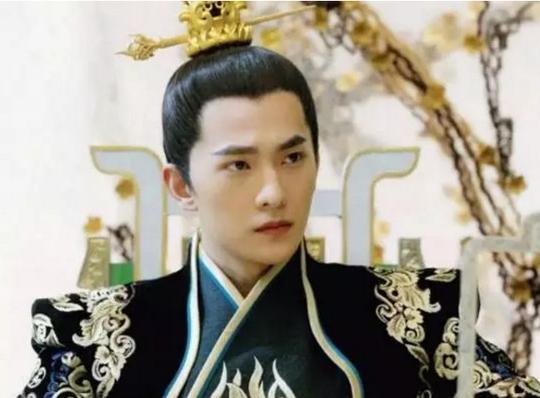 我们来分析下,干净少年杨洋为什么被黑成油腻