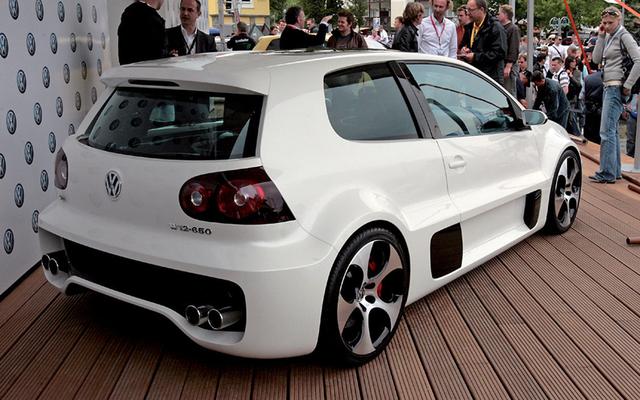 这台高尔夫，油耗20以上，但GT-R都看不到它尾灯