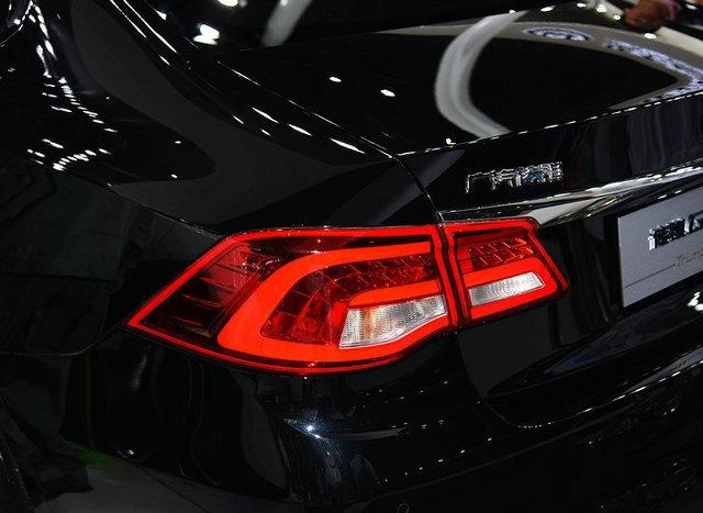 政府新一代专用车，2.0T配实木，仅14万力压合资车