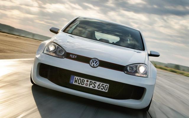 这台高尔夫，油耗20以上，但GT-R都看不到它尾灯