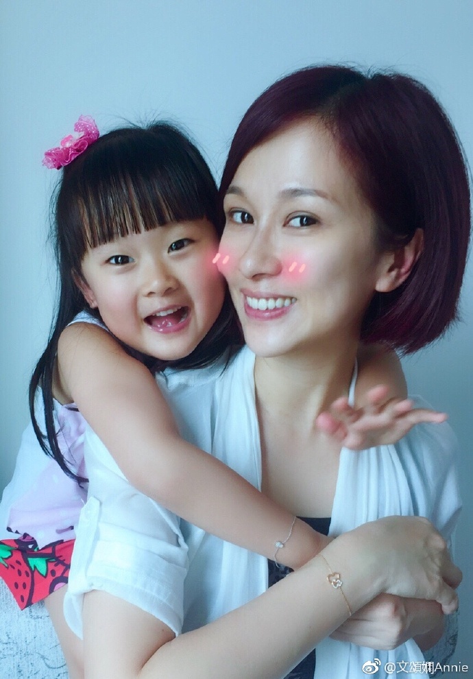 王子文美不过她,嫁了个假富豪,如今女儿5岁好可爱