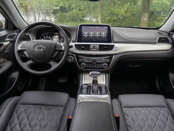 政府新一代专用车，2.0T配实木，仅14万力压合资车