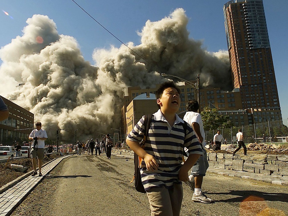 尘封16年,911恐怖袭击现场黑色画面公开