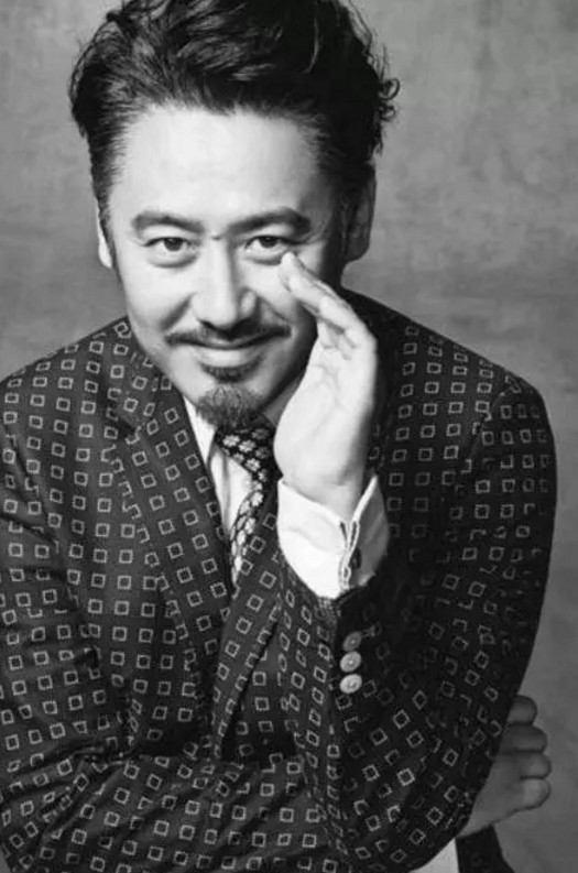 我们来分析下,干净少年杨洋为什么被黑成油腻