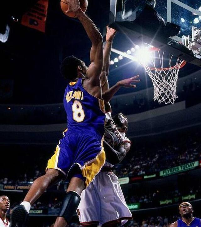 霍华德被骑扣最惨詹皇成背景!科比发狂暴扣各路明星