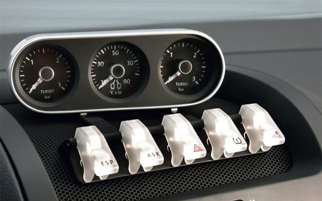 这台高尔夫，油耗20以上，但GT-R都看不到它尾灯