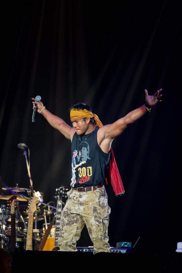 播求的音乐风格偏重于北美hip-hop,浑厚的嗓音,粗犷的曲调,将个人