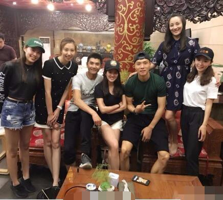 文筱婷晒跟于大宝合影我们的大宝:们字会去掉