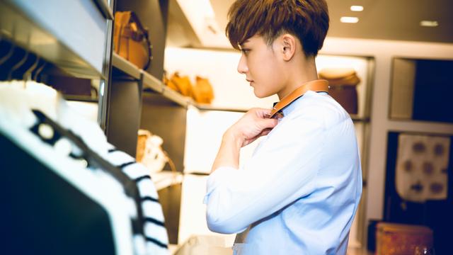 男神也爱玩撞衫，张若昀黄子韬马天宇同穿蓝衬衫
