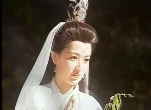 紧接着龚慈恩又出演tvb台庆大剧《杨家将》,在剧中饰演杨四娘,展现了