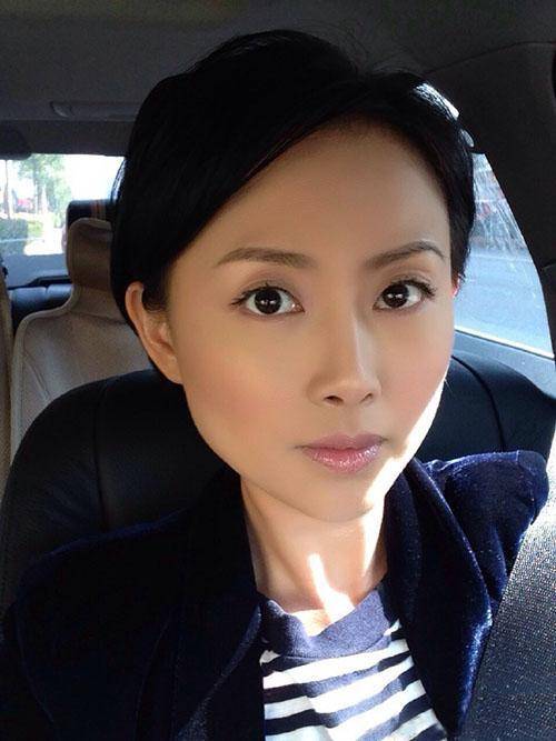 眼睛双眼皮的美女,单眼皮女星美貌被肯定的并不多,王灵算是其中一位吧