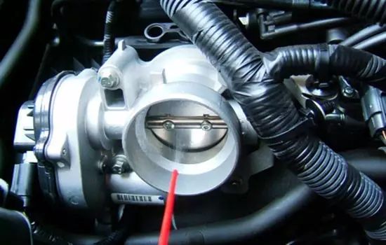 洗油路、打吊瓶,4S积碳清理贵而没卵用