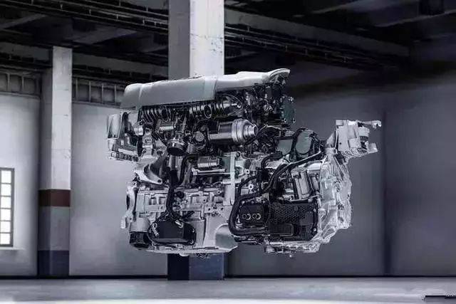 国庆开这看起来几十万的车回家，隔壁丈母娘都把你夸