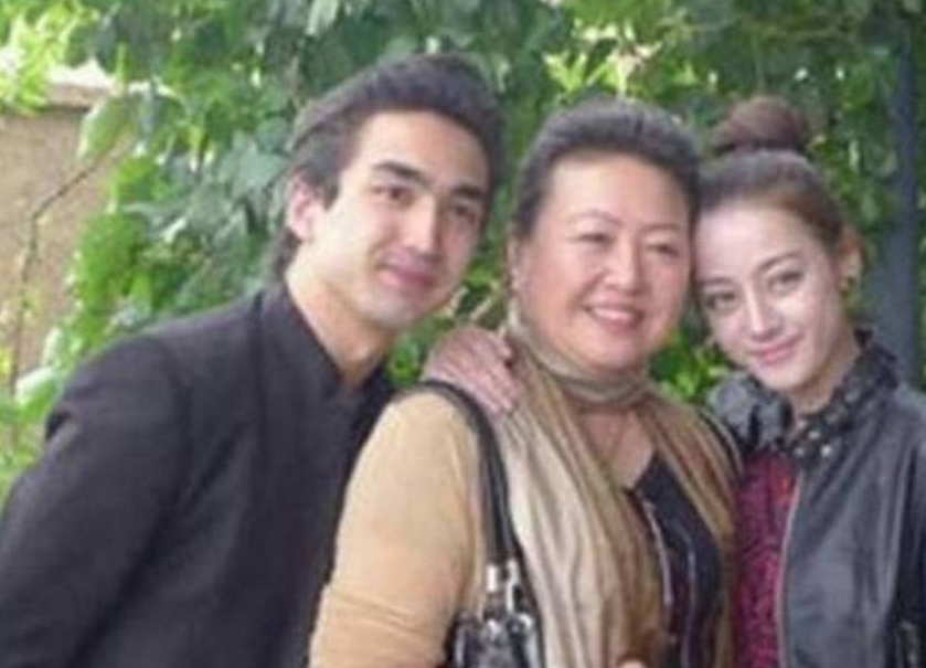 热巴颜值从小仿爸爸,网友直言:基因真的很重要