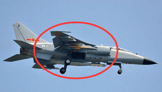 中国歼轰7配反舰导弹,性能不输苏34,俄专家拍手叫好