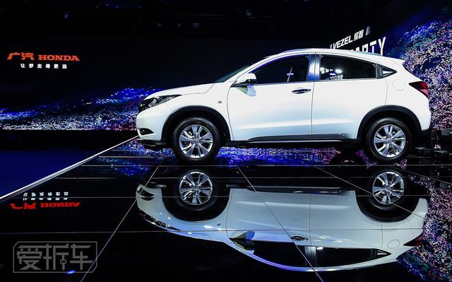 把发布会玩成国际艺术展，这波操作你打几分？